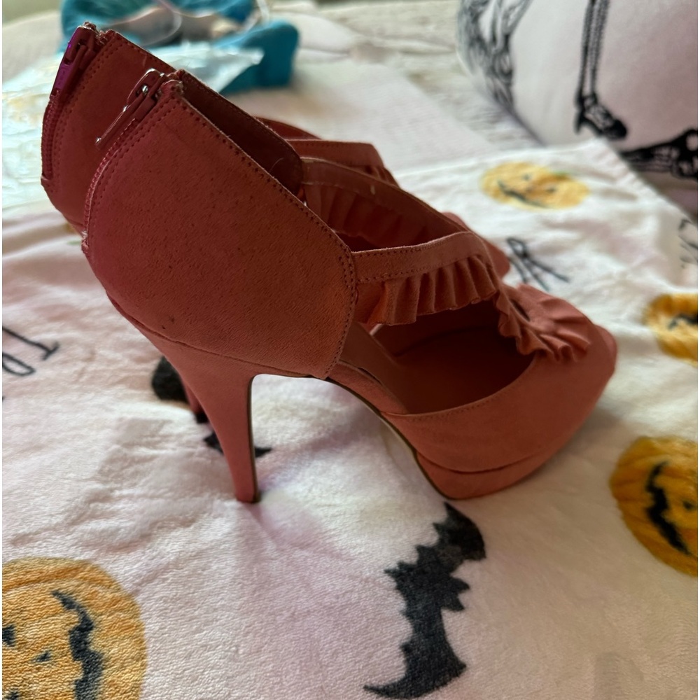 Elle Peach Velvet heels NWOT - Picture 2 of 5